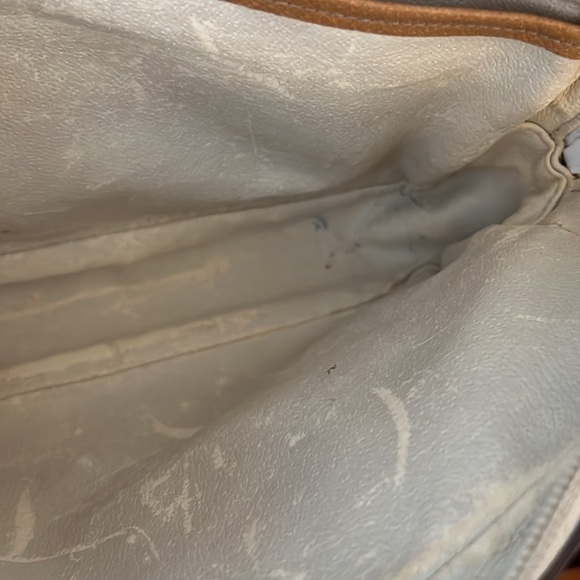 Gucci plus wristlet in creamy white - Picture 9 of 11